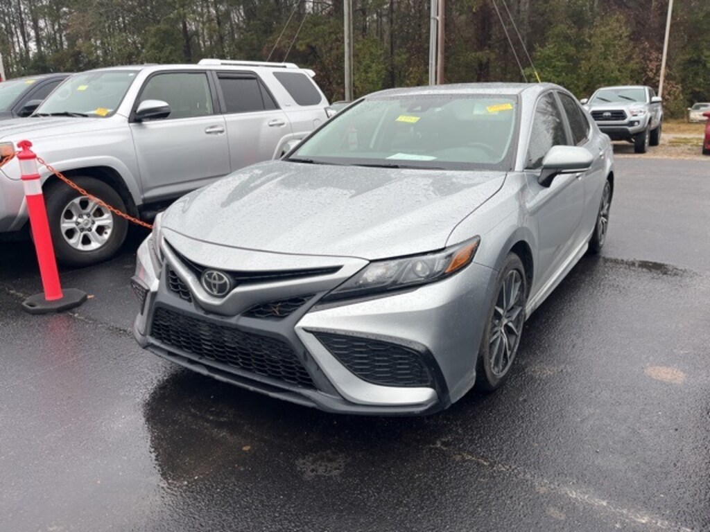 Used 2023 Toyota Camry SE Sedan