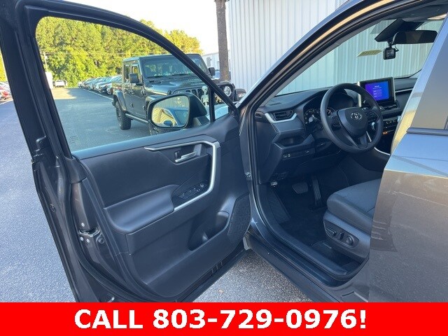 2024 Toyota RAV4 XLE photo 4