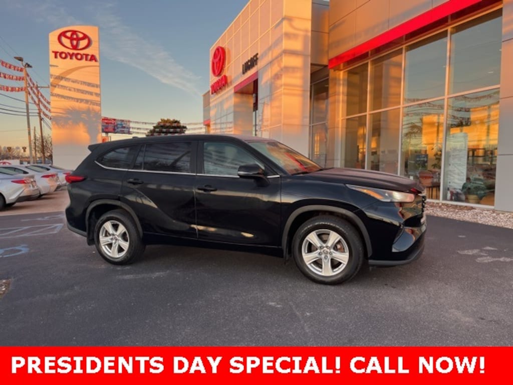 Used 2024 Toyota Highlander LE SUV