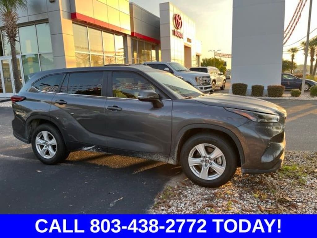 Used 2024 Toyota Highlander LE SUV