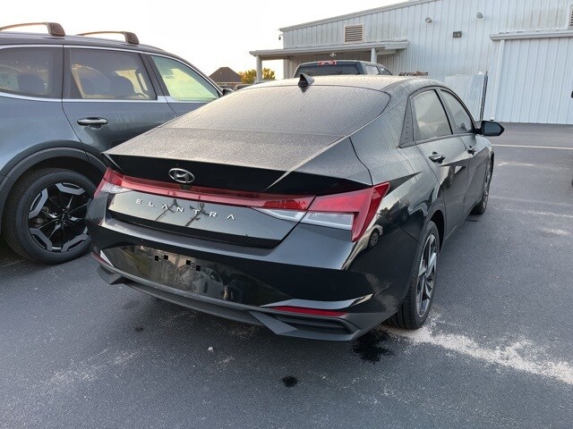 2023 Hyundai Elantra SEL photo 4