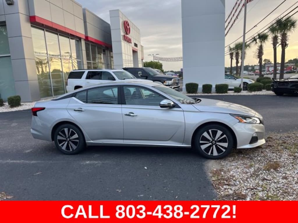 Used 2022 Nissan Altima 2.5 SV Sedan