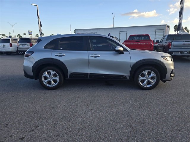 2025 Honda HR-V LX photo 4