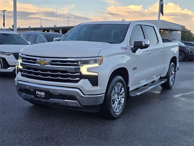 2023 Chevrolet Silverado 1500 LTZ photo 2