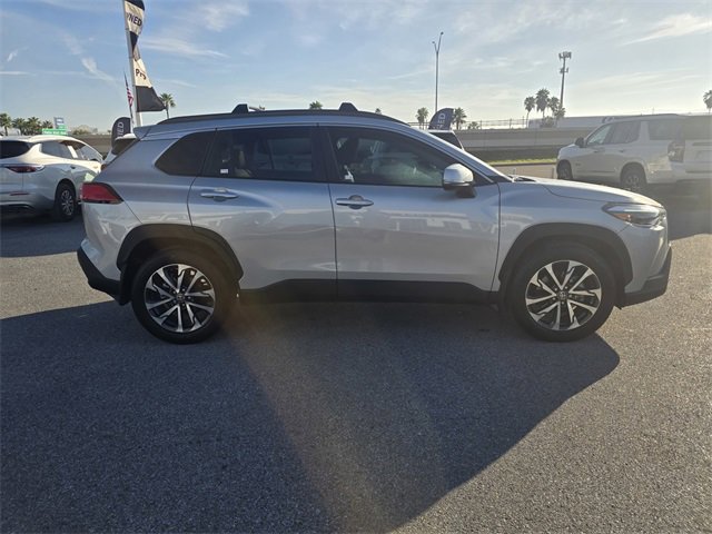2024 Toyota Corolla Cross XLE photo 2