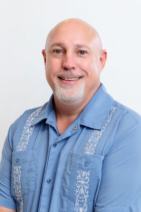 Staff member MARK THOMPSON from ID_5002d6ae7de4