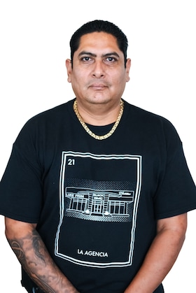 Staff member MARIO DOMINGUEZ from ID_5002d6ae7de4