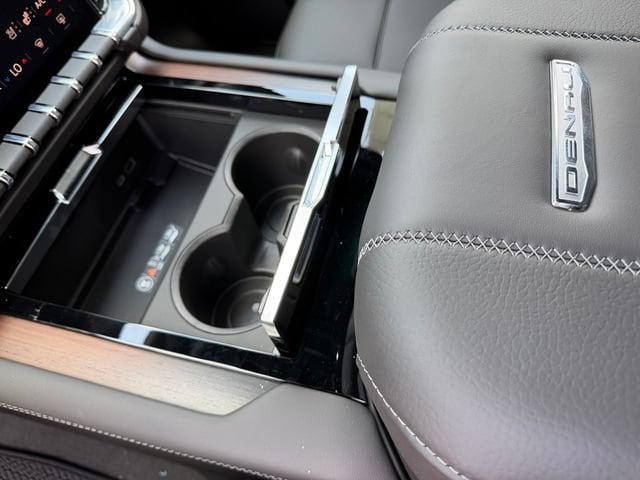 2026 GMC Yukon Denali - Photo 15