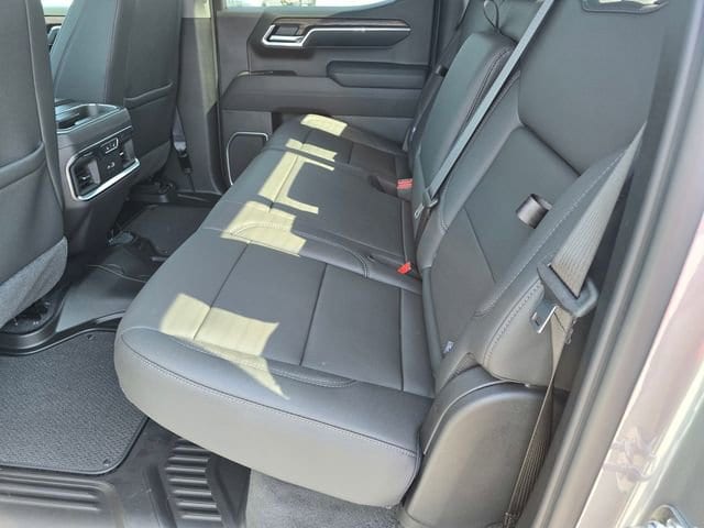 2026 GMC Sierra 1500 SLT - Photo 9