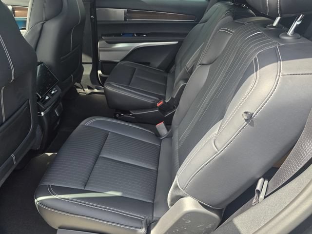 2027 Cadillac VISTIQ Luxury - Photo 13