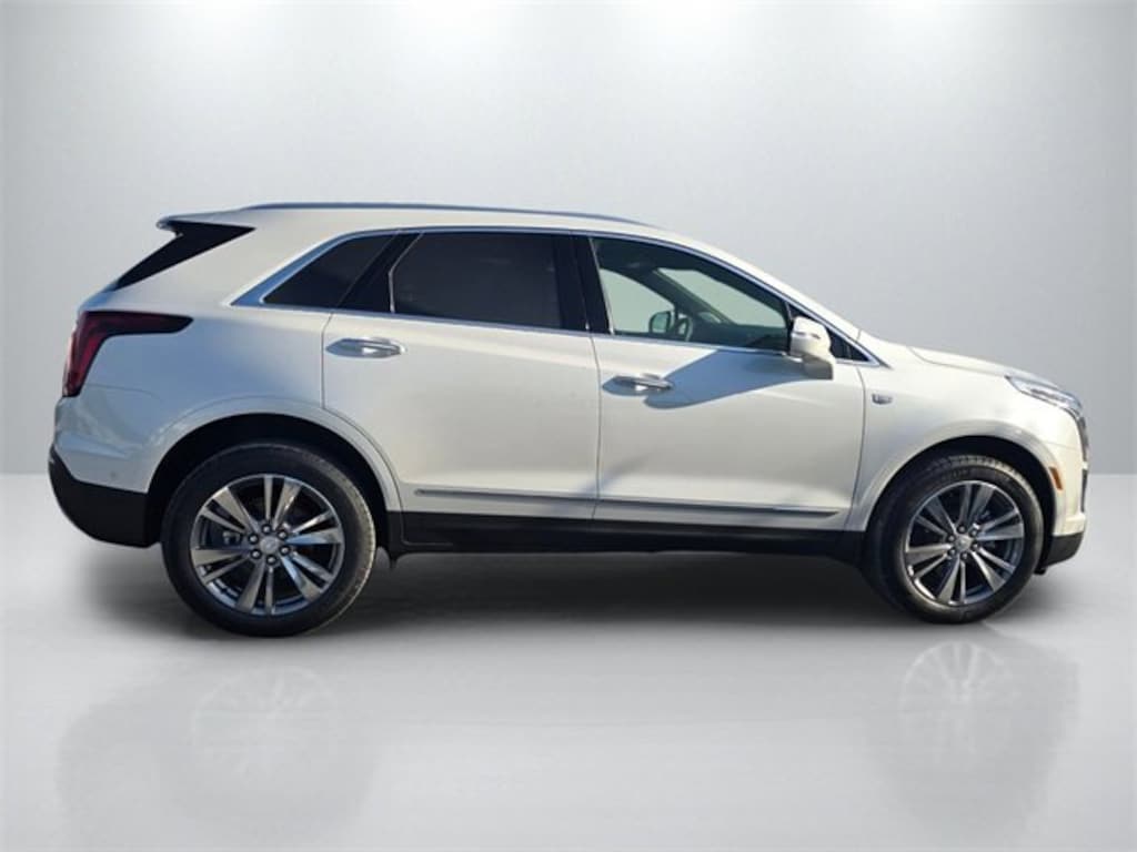 New 2025 CADILLAC XT5 Luxury SUV