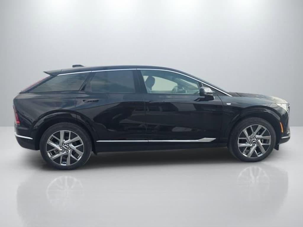 New 2026 CADILLAC OPTIQ Luxury SUV