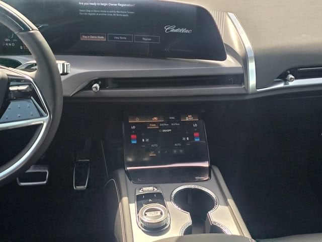 2027 Cadillac VISTIQ Luxury - Photo 18
