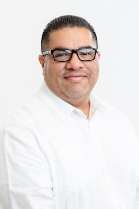 Staff member Raul Cruz from ID_1935a169edab
