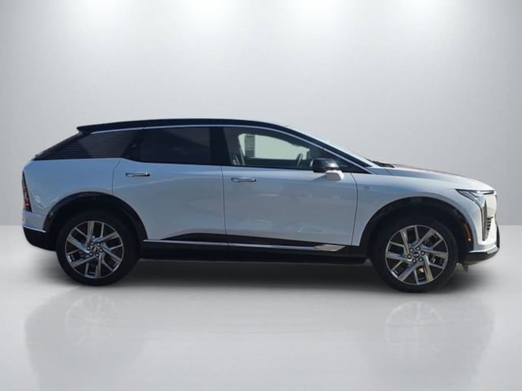 New 2026 CADILLAC OPTIQ Luxury SUV