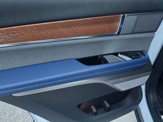 2026 Cadillac VISTIQ Premium Luxury - Photo 14