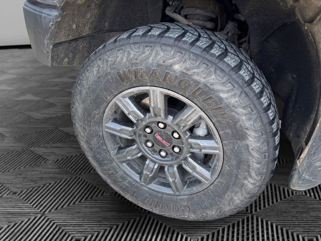 2025 GMC Sierra 1500 AT4X - Photo 14