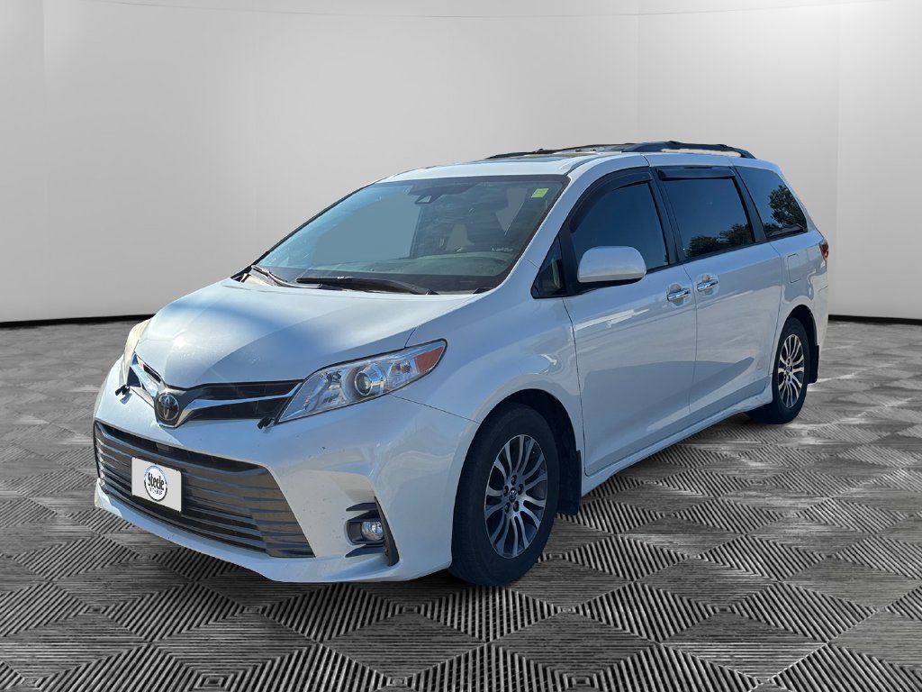 2020 Toyota Sienna XLE
