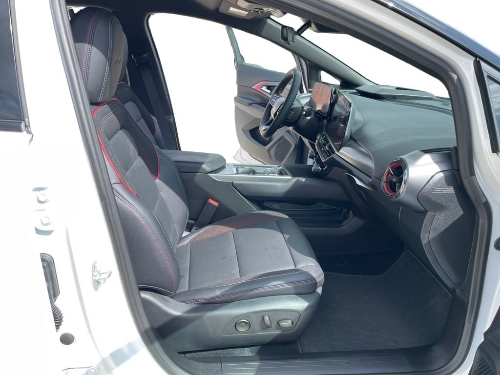 2025 Chevrolet Equinox EV RS - Photo 15