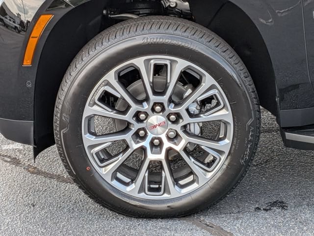 2026 GMC Yukon Denali - Photo 10