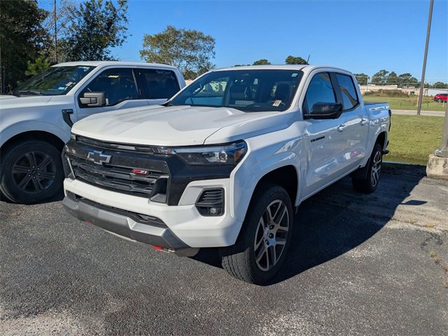 2023 Chevrolet Colorado Z71 photo 2