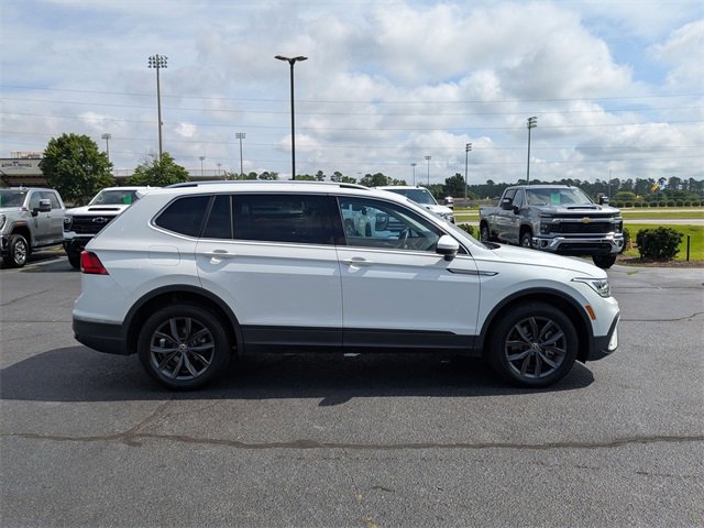 2022 Volkswagen Tiguan SE photo 2