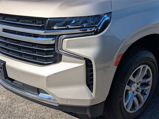 2024 Chevrolet Suburban LT photo 3