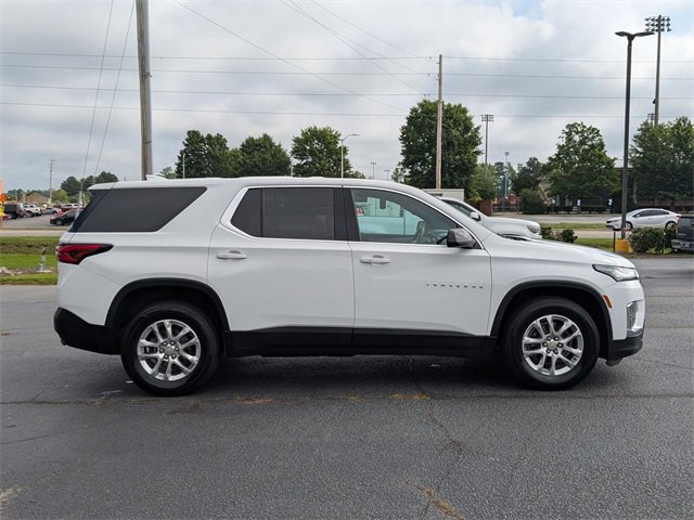 2022 Chevrolet Traverse LS photo 2