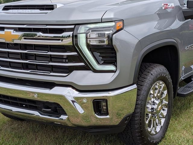 2026 Chevrolet Silverado 2500 HD LTZ - Photo 9