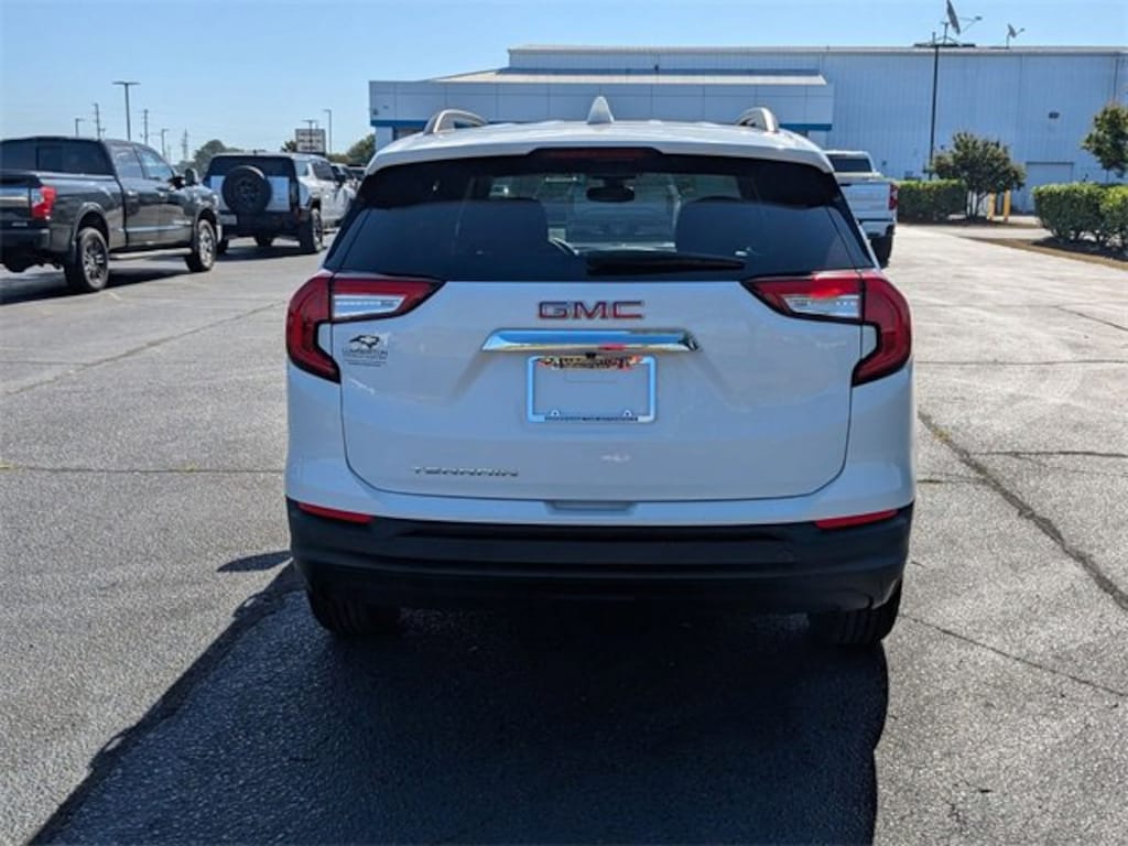 Used 2022 GMC Terrain SLE SUV