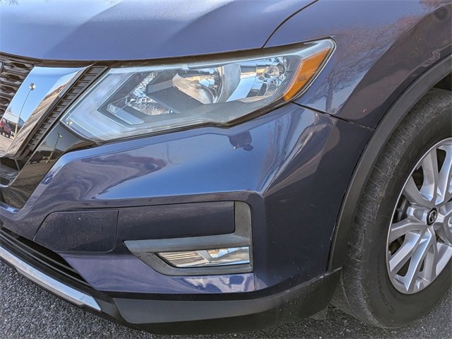 2017 Nissan Rogue SV photo 4