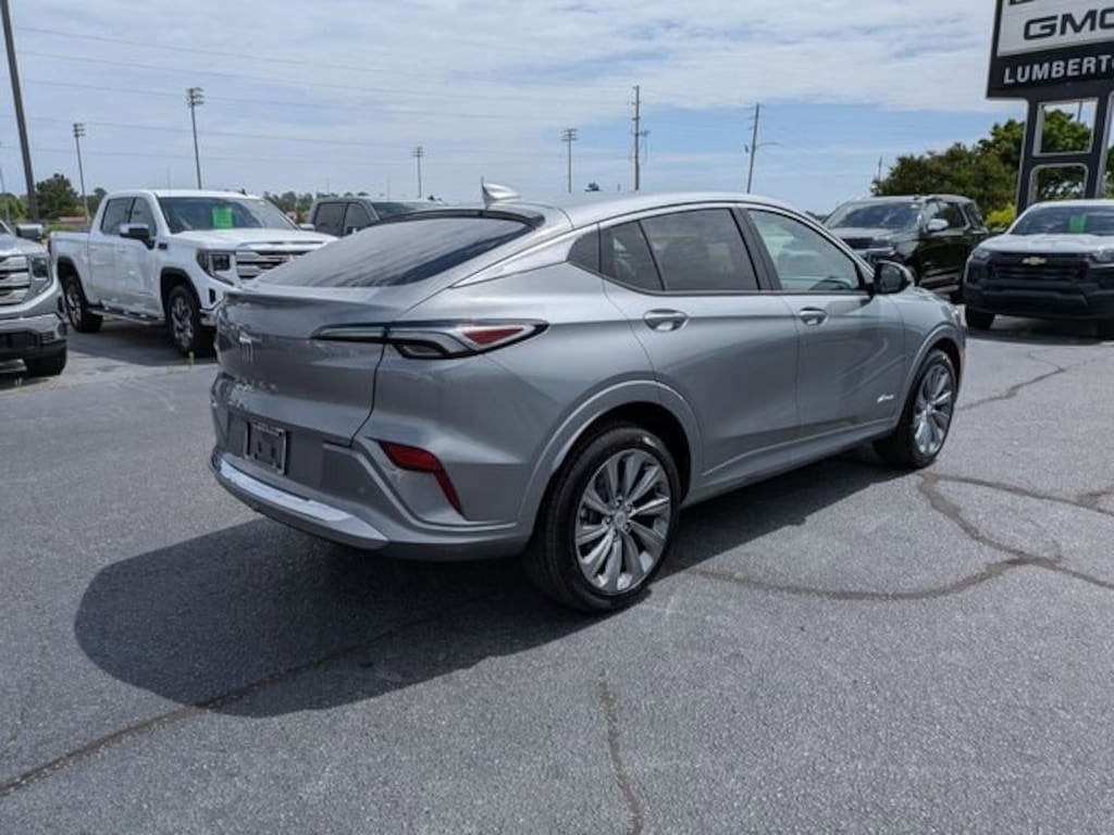 New 2026 Buick Envista Avenir SUV