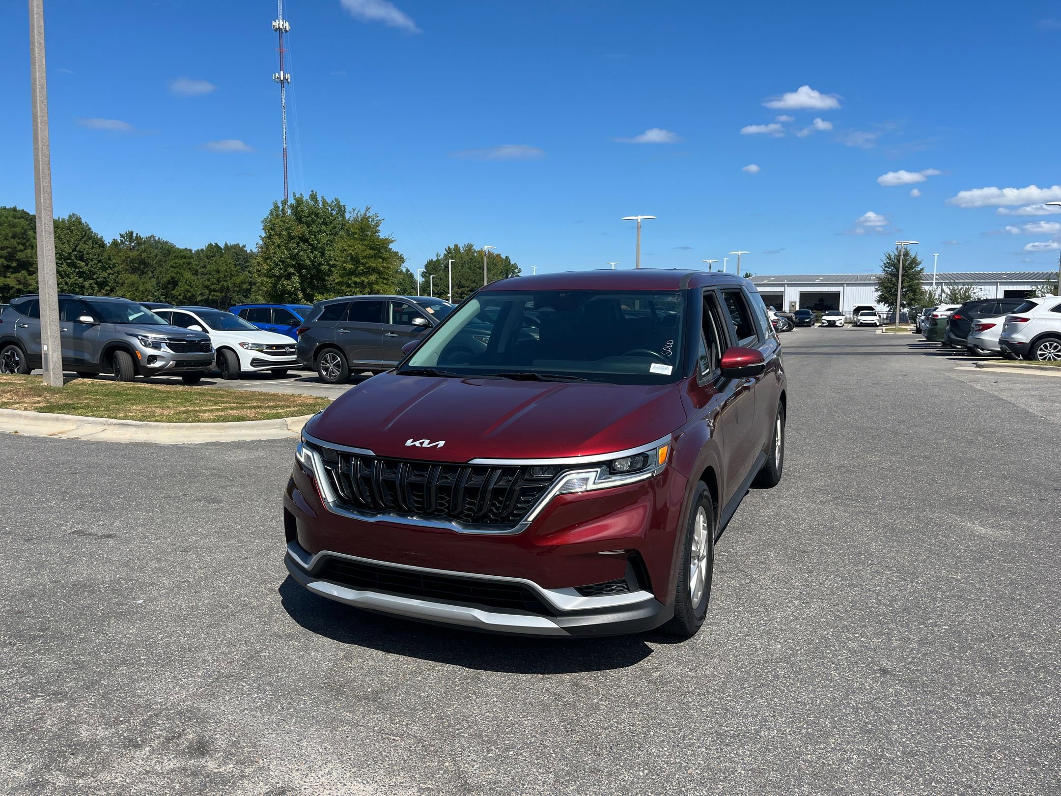 2022 Kia Carnival LXS photo 3