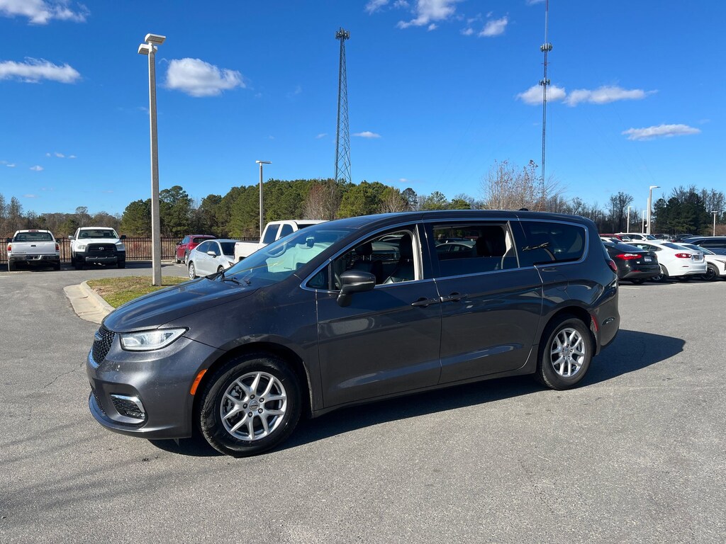 Used 2023 Chrysler Pacifica Touring L Van Passenger Van