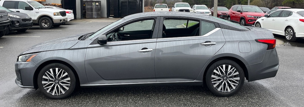 Used 2024 Nissan Altima 2.5 SV Sedan