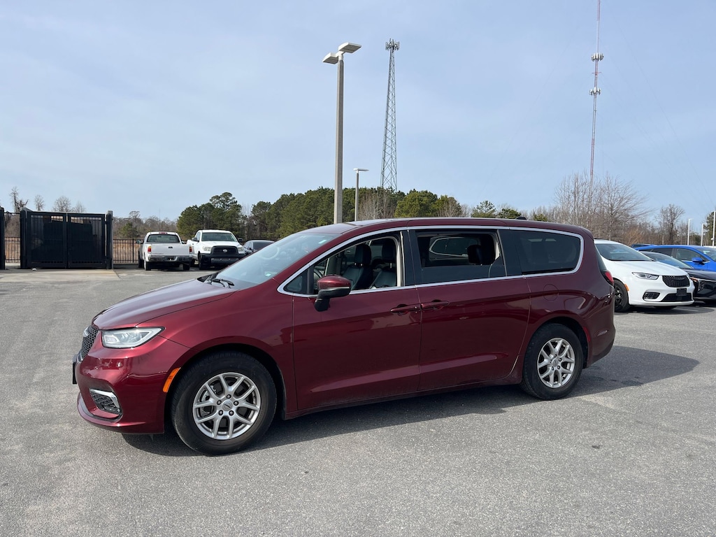Used 2023 Chrysler Pacifica Touring L Van Passenger Van