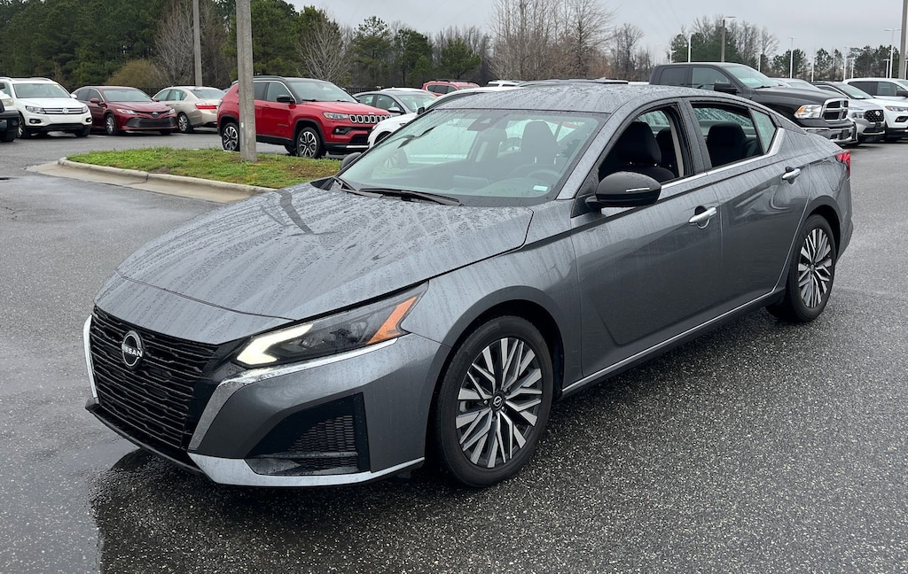 Used 2024 Nissan Altima 2.5 SV Sedan