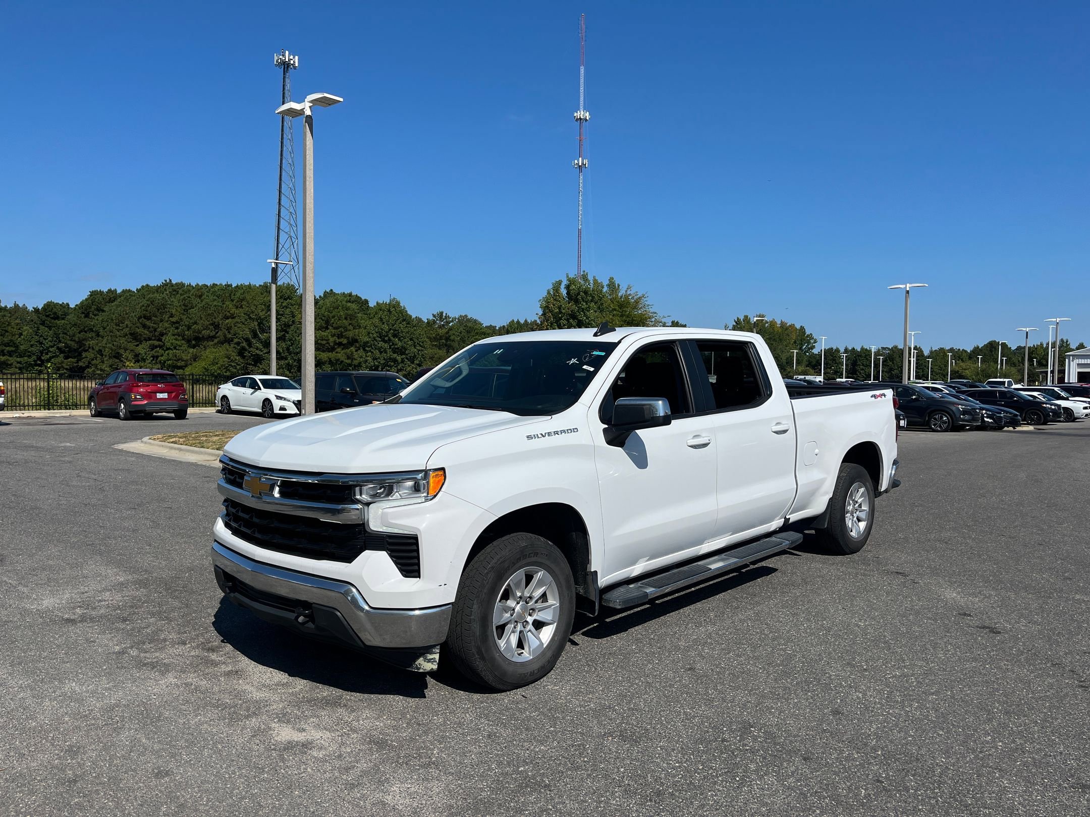 2023 Chevrolet Silverado 1500 LT photo 3