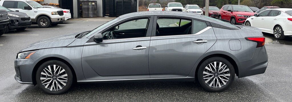 Used 2024 Nissan Altima 2.5 SV Sedan
