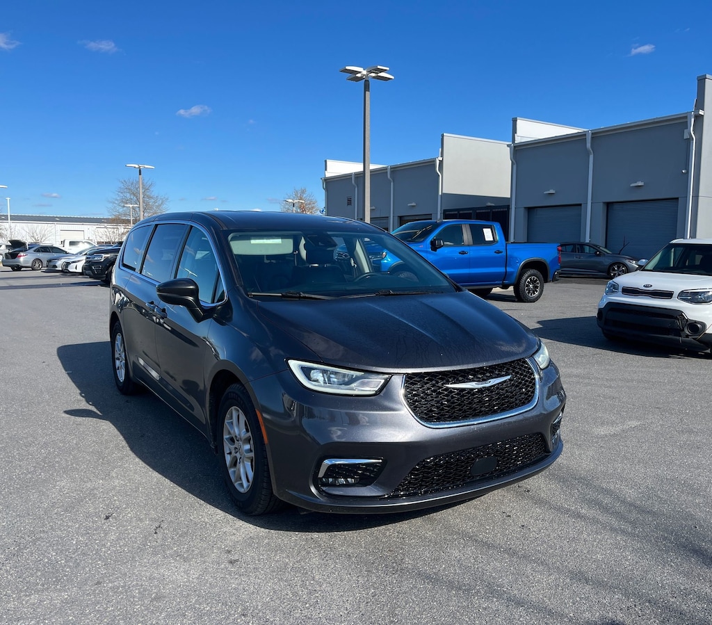 Used 2023 Chrysler Pacifica Touring L Van Passenger Van