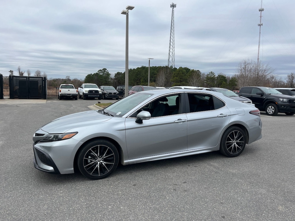 Used 2022 Toyota Camry SE Sedan