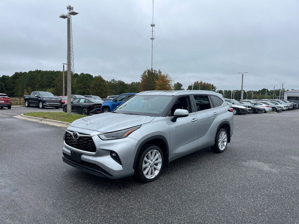 Used 2023 Toyota Highlander XLE SUV