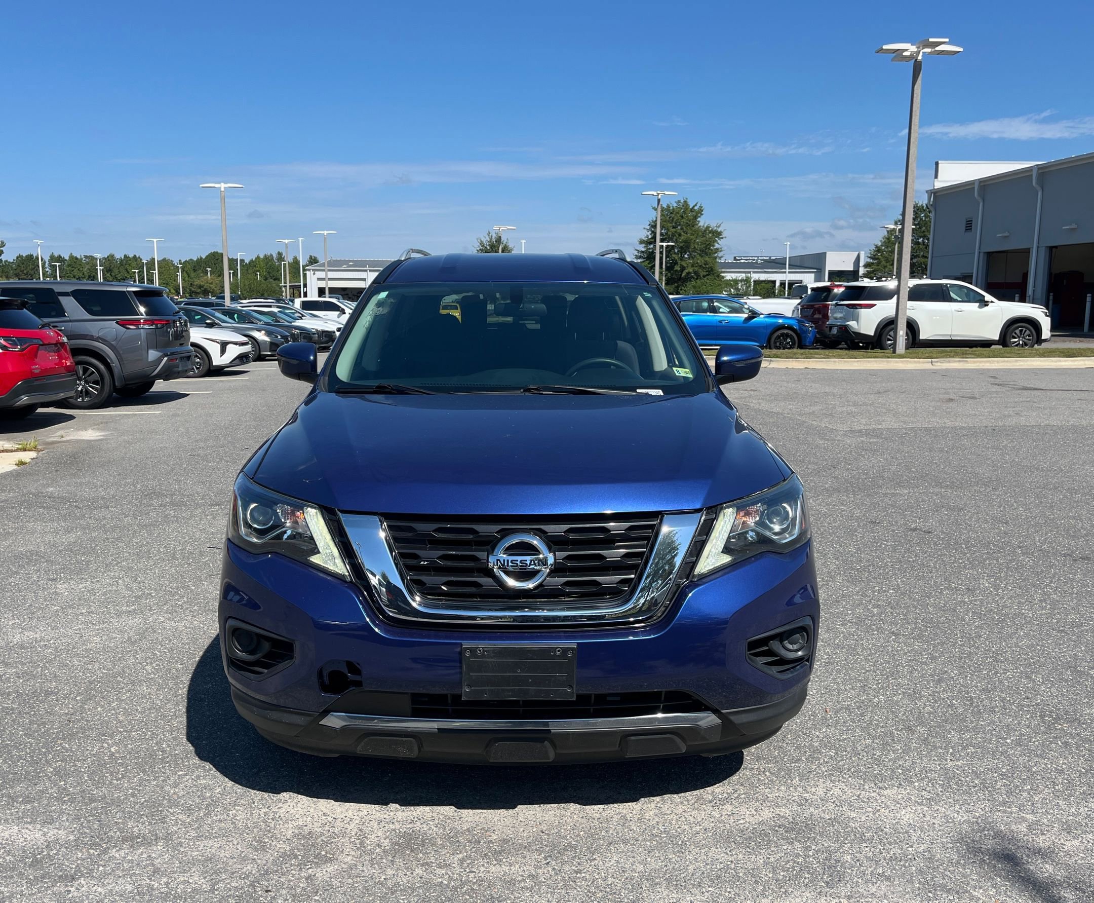 2019 Nissan Pathfinder S photo 2