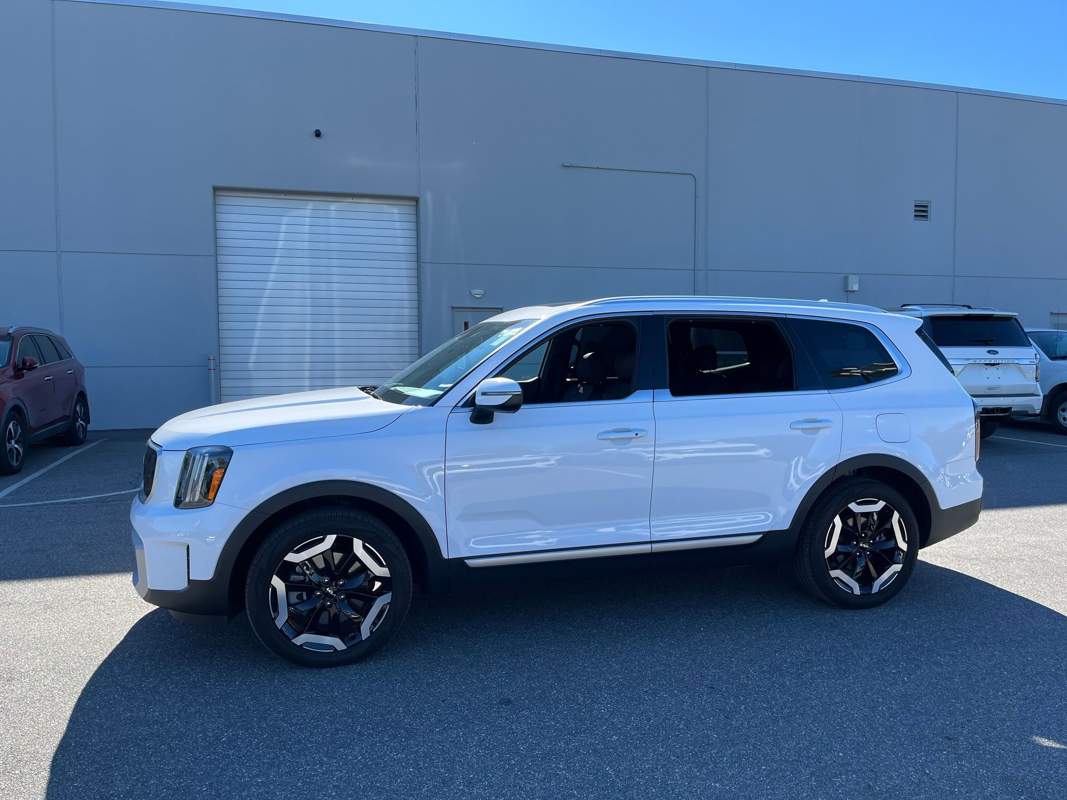 2024 Kia Telluride EX photo 2