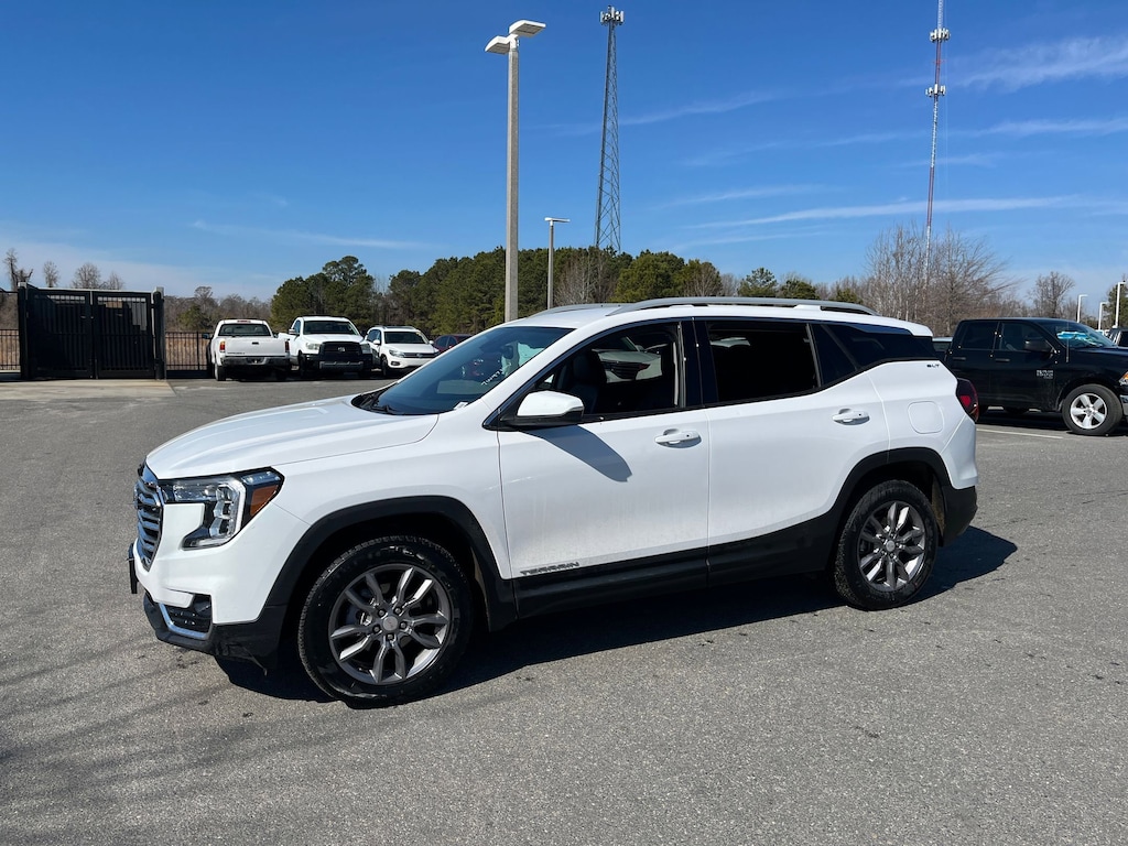 Used 2024 GMC Terrain SLT SUV