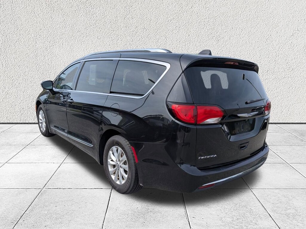 Used 2019 Chrysler Pacifica Touring L Van Passenger Van