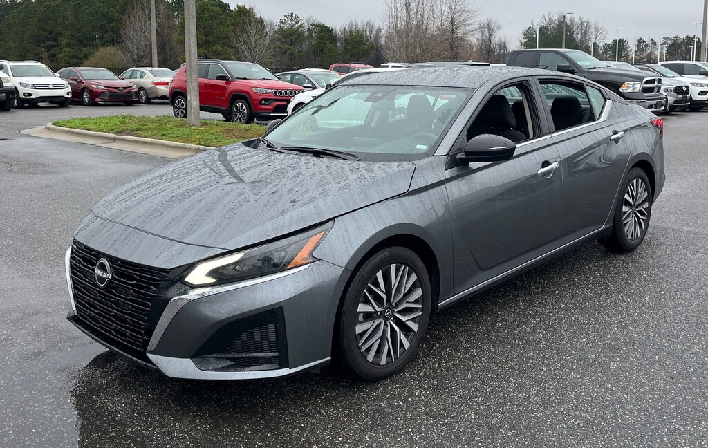 Used 2024 Nissan Altima 2.5 SV Sedan