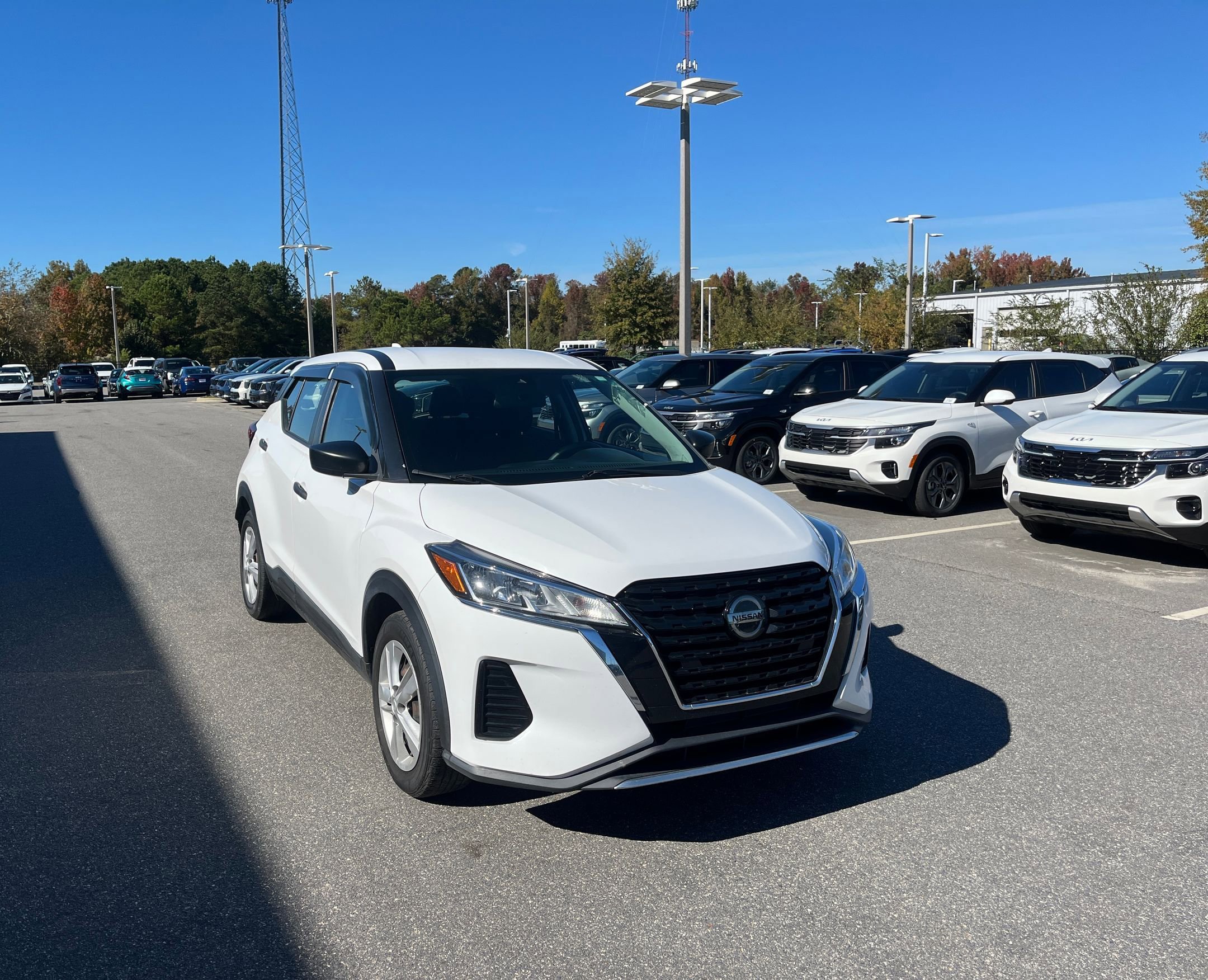 2021 Nissan Kicks S photo 2