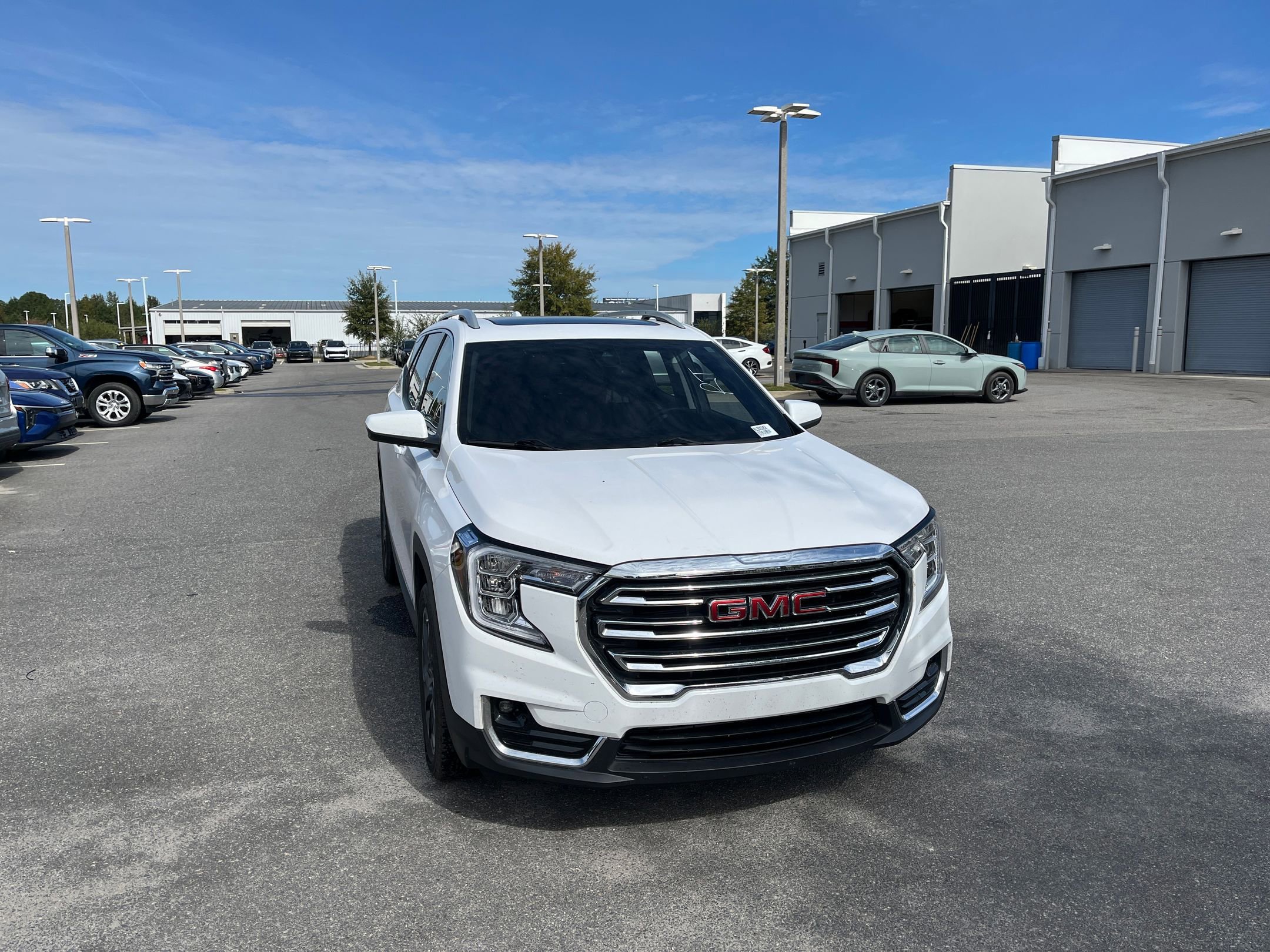 2024 Gmc Terrain SLT photo 2