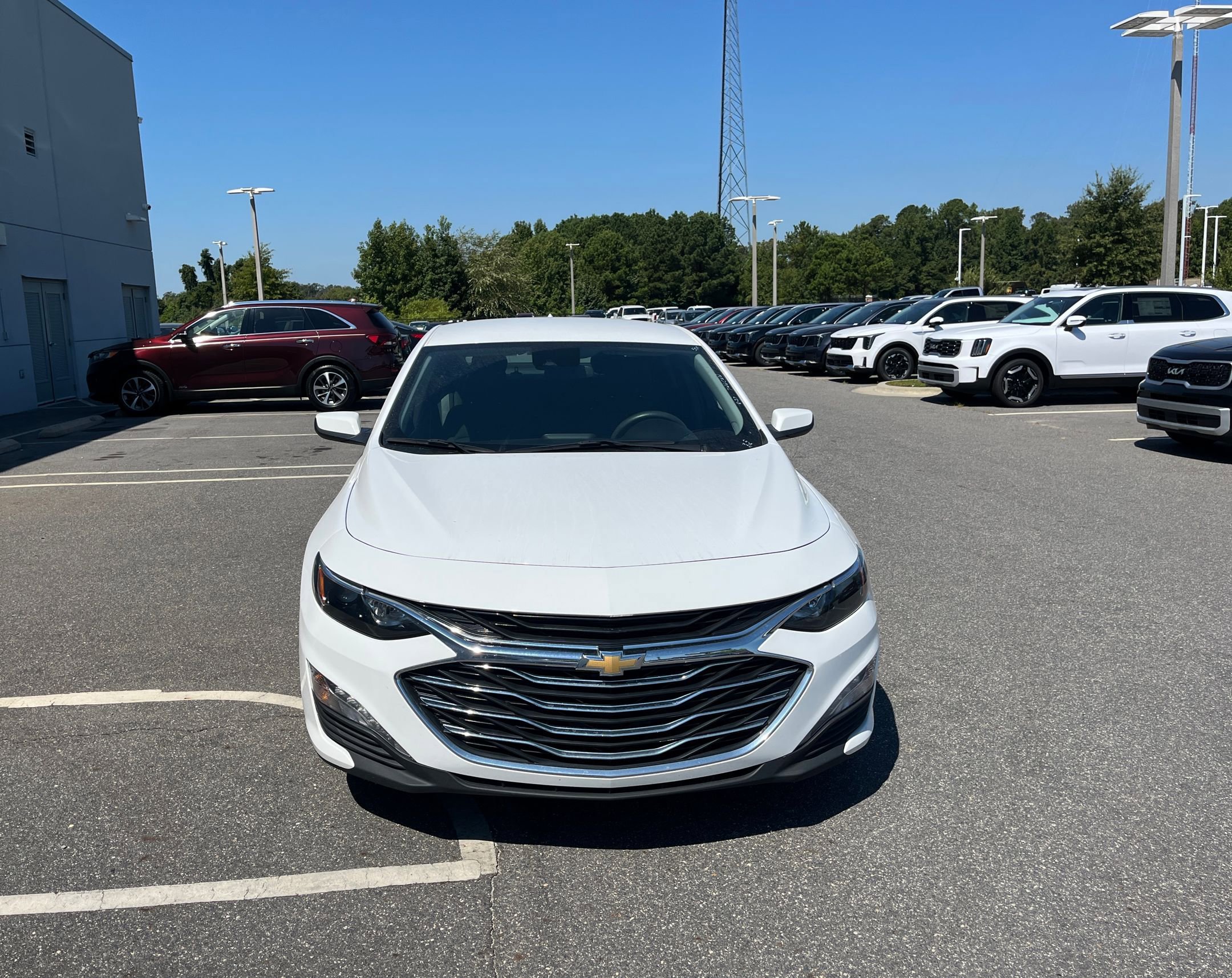 2024 Chevrolet Malibu 1LT photo 3